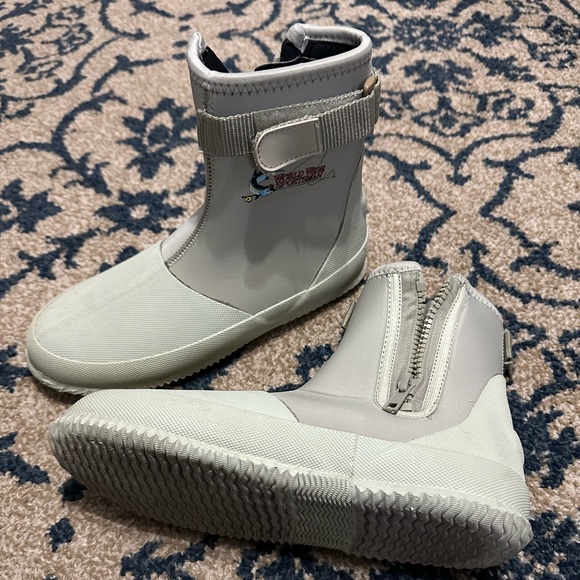 World Wide Sportsman dive boots. Men’s size 7 and women’s size 9. - Picture 1 of 3